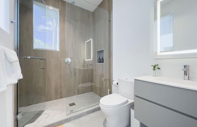 The Modernista 2 - Large Townhome With Pool - Foto 49