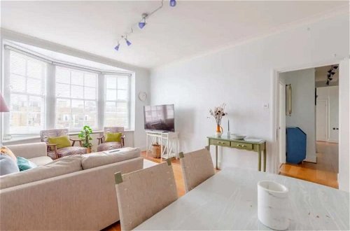 Foto 20 - Central and Spacious 2 Bedroom Flat in Kensington