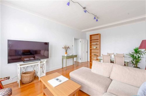 Foto 17 - Central and Spacious 2 Bedroom Flat in Kensington
