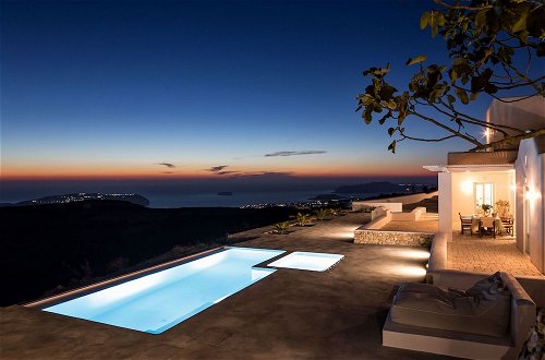 Photo 22 - 4br Beautiful Villa Santorini - Sunsets - Parking