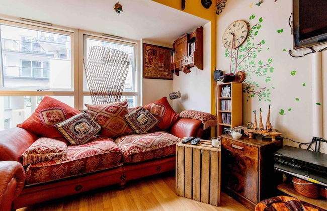 Amazing Riverside Boheme Home in SW London! - Photo 7