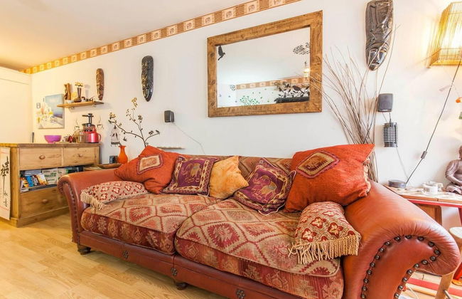 Amazing Riverside Boheme Home in SW London! - Photo 8