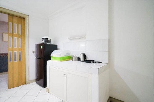 Photo 11 - Best Deal And Homey 2Br At Taman Beverly Apartment