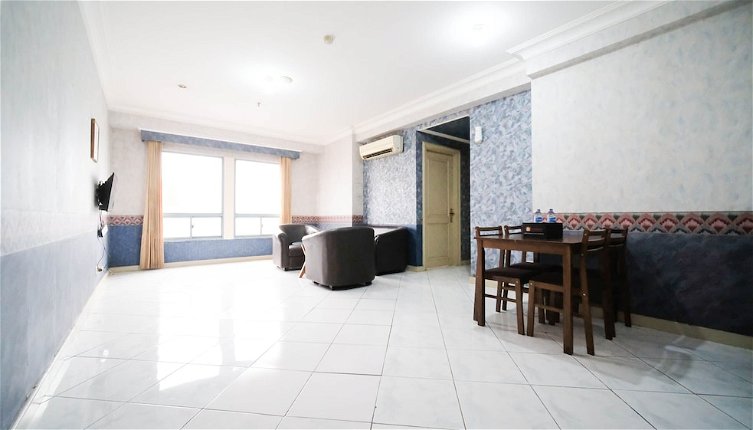 Photo 1 - Best Deal And Homey 2Br At Taman Beverly Apartment