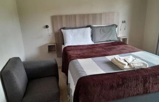 Photo 1 - 2 Bedroomed Apartment With En-suite and Kitchenette - 2068