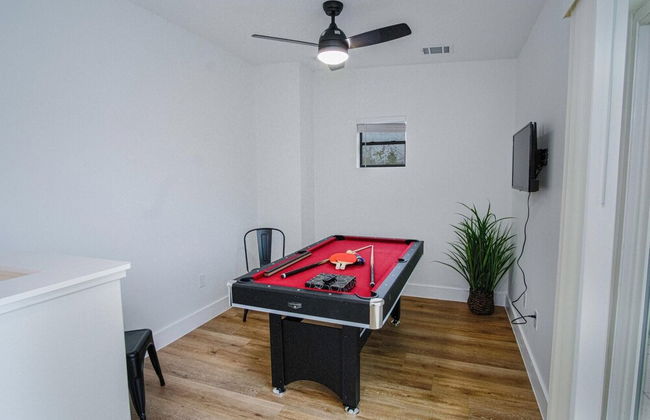 Amazing Indeed 3BR Only 5 Minutes From Downtown - Photo 19