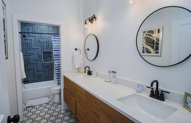 Amazing Indeed 3BR Only 5 Minutes From Downtown - Photo 11