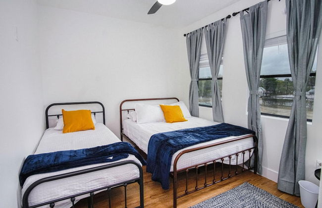 Amazing Indeed 3BR Only 5 Minutes From Downtown - Photo 12