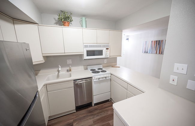 Stay Together on The Strip - 3 Bed Condo - Photo 13