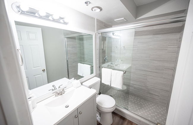 Stay Together on The Strip - 3 Bed Condo - Photo 17