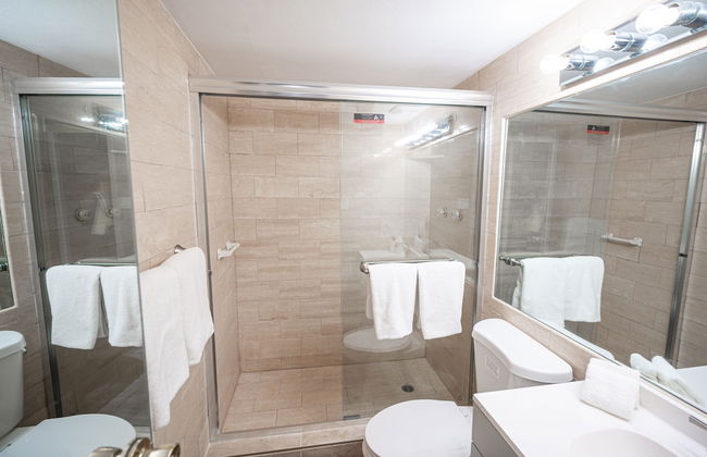 Stay Together on The Strip - 3 Bed Condo - Photo 20