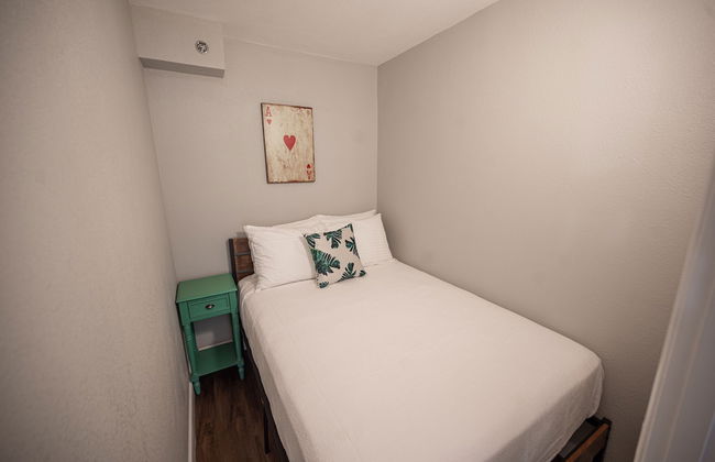 Stay Together on The Strip - 3 Bed Condo - Photo 6