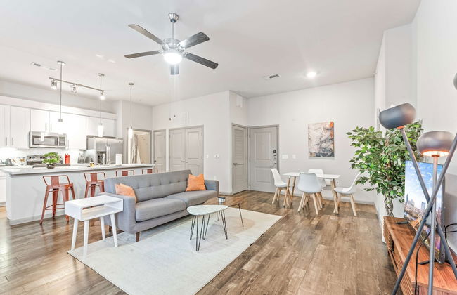 Homey 2BR Suite Close to Downtown w Fast Wifi - Foto 1