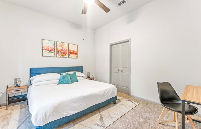 Homey 2BR Suite Close to Downtown w Fast Wifi - Foto 2