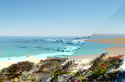 Foto 18 - Apartment w Sea Views by Camps Bay Beach Kyanos