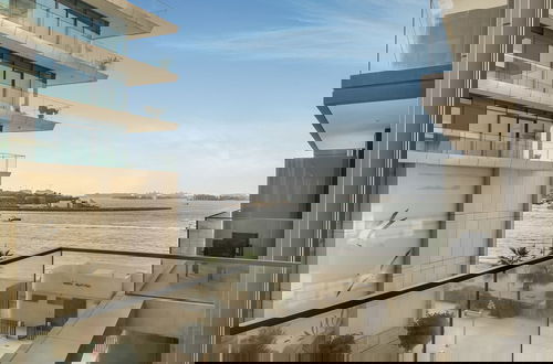 Foto 10 - Modern 2BR w Direct Beach Access, Emaar Beachfront