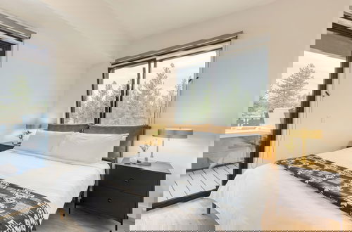 Foto 6 - The Aerie Suites by AvantStay – Modern Comfort with Mountain Views