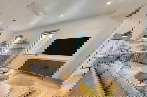 Foto 30 - The Aerie Suites by AvantStay – Modern Comfort with Mountain Views