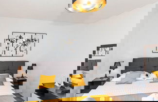 Foto 2 - Exquisite Spacious Villa Bufaline With Pool and Gym