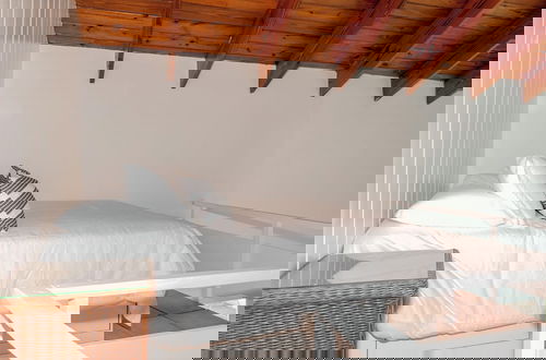 Foto 1 - French Leave Delight: Beachfront Haven With Loft
