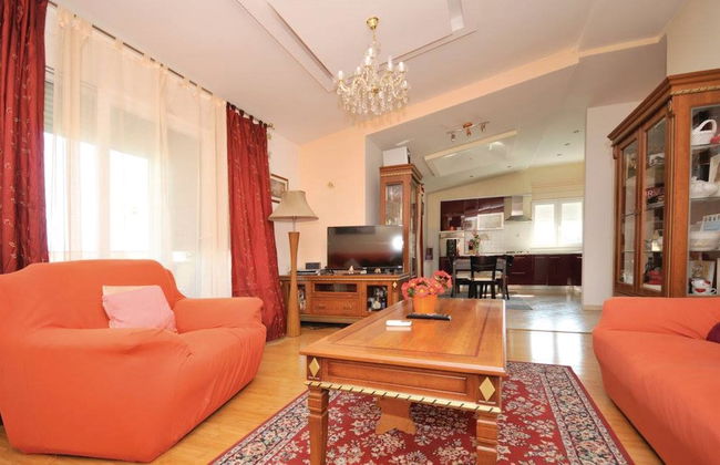 Chic and Stylish Kastel Novi Apartment With Pool - Foto 8