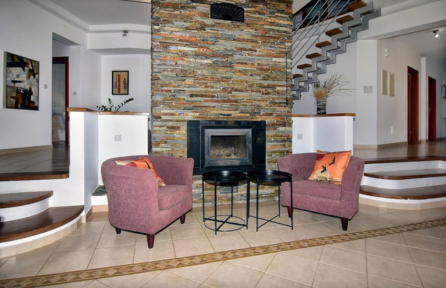 Incredible Large Villa In Paphos Sleeps 14 Children Pool, Jacuzzi, Huge Garden - Foto 54