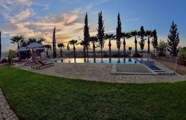 Incredible Large Villa In Paphos Sleeps 14 Children Pool, Jacuzzi, Huge Garden - Foto 42