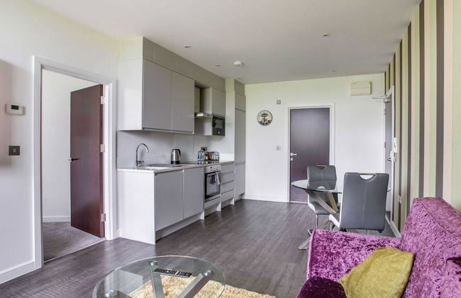 Urban Apartment in South East for 2 near Canary Karaoke - Foto 1