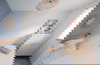 Foto 2 - Luxurious Apartment With Parking Place Morny