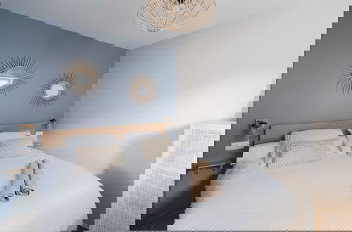 Foto 3 - Luxurious Apartment With Parking Place Morny
