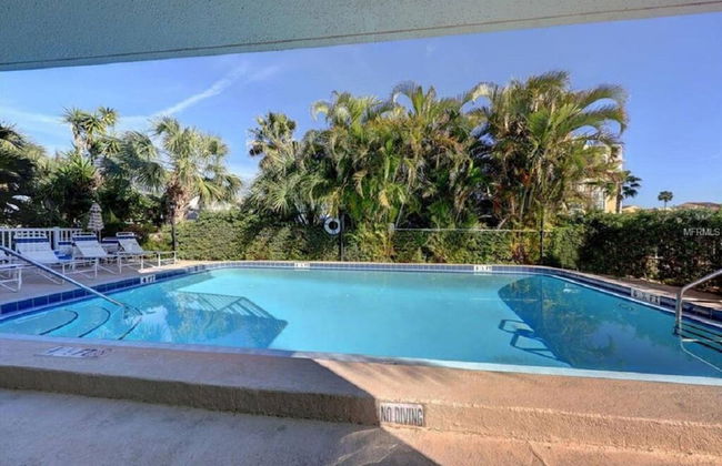 2 Bedroom Waterfront Pool Side! - Foto 56