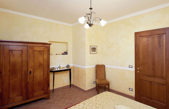 Tuscan Style Apartment with View of the Hills - Photo 5