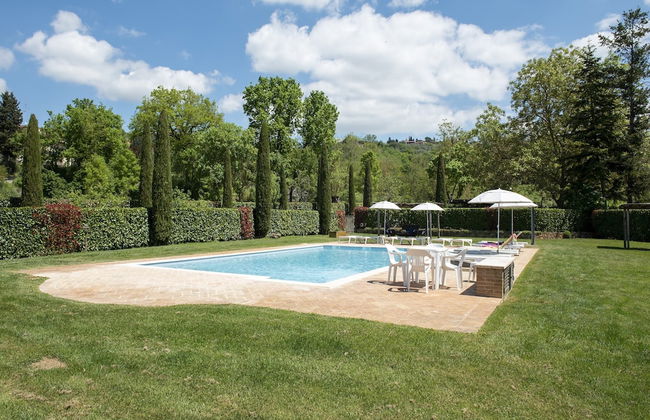 Tuscan Style Apartment with View of the Hills - Photo 20