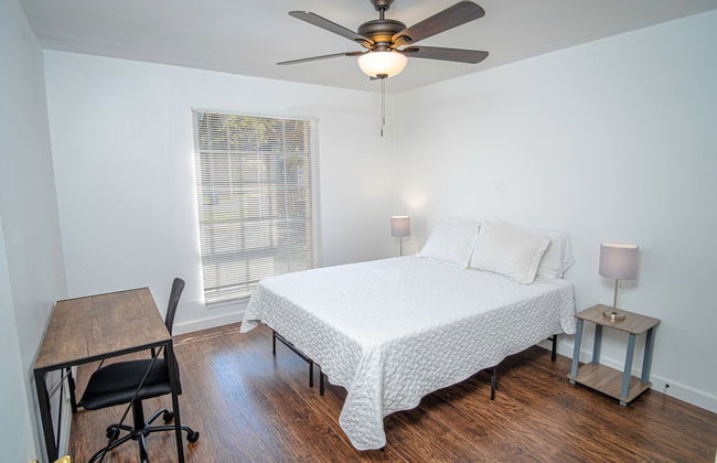 Lovely 2br/2ba Home Near Riverwalk - Photo 5