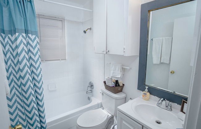 Lovely 2br/2ba Home Near Riverwalk - Photo 11