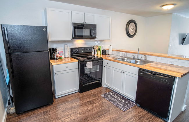 Lovely 2br/2ba Home Near Riverwalk - Photo 8