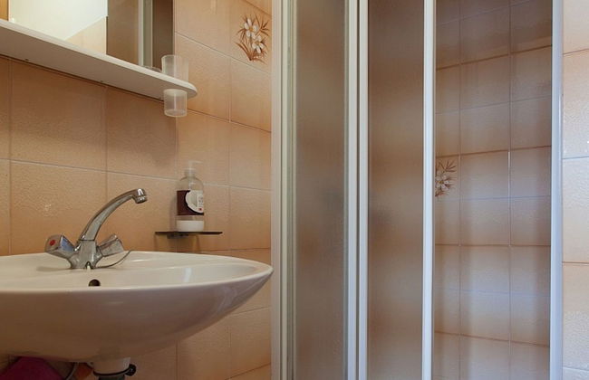 Cozy Apartment in Malinska near Sea - Foto 9
