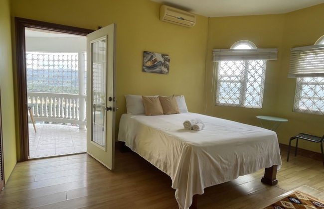 Skyline Suites Sunset Room 1 Bedroom Home by RedAwning - Photo 2