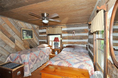 Photo 3 - Pondview Cabin - Log Cabin Retreat