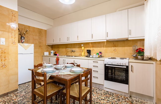 Seaside Family Haven - Avia's Spacious Getaway - Foto 11