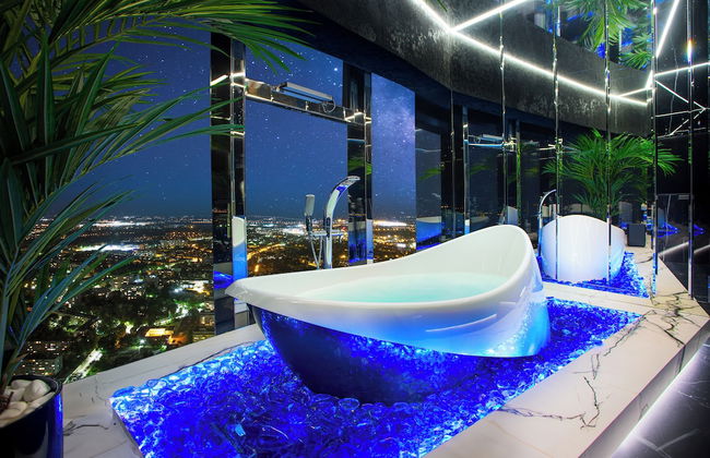 Apartments in Sky Tower with Bathtub near the window - Foto 1