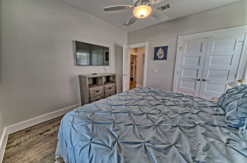 Photo 5 - Fabulous Modern Beach House - 4br, 3.5ba: Pool/beach View & Access/balcony