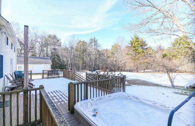 4 BDR w/ Private Hot Tub, Backyard and Deck! - Foto 36