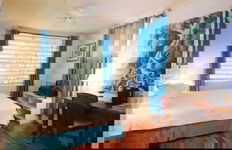 Photo 2 - Beachfront Classic 3-bed House - Whitecaps by BSL Rentals