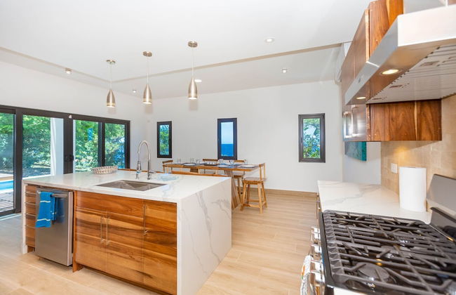 West Bay Breeze 3 Bedroom Home by RedAwning - Photo 9