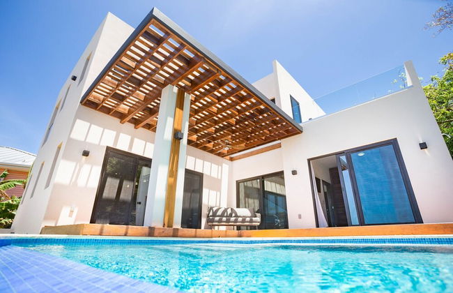 West Bay Breeze 3 Bedroom Home by RedAwning - Photo 1