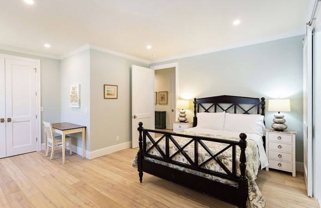 Tuscan Vacation Rental. Stylish 3-Bedroom Getaway Near Vanderbilt Beach Enjoy a Private Pool, Spacious Layout, and Modern Comforts Perfect for Families, Groups, and Pet-Friendly Stays - Photo 3