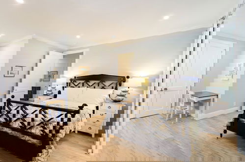 Foto 3 - Tuscan Vacation Rental. Stylish 3-Bedroom Getaway Near Vanderbilt Beach Enjoy a Private Pool, Spacious Layout, and Modern Comforts Perfect for Families, Groups, and Pet-Friendly Stays