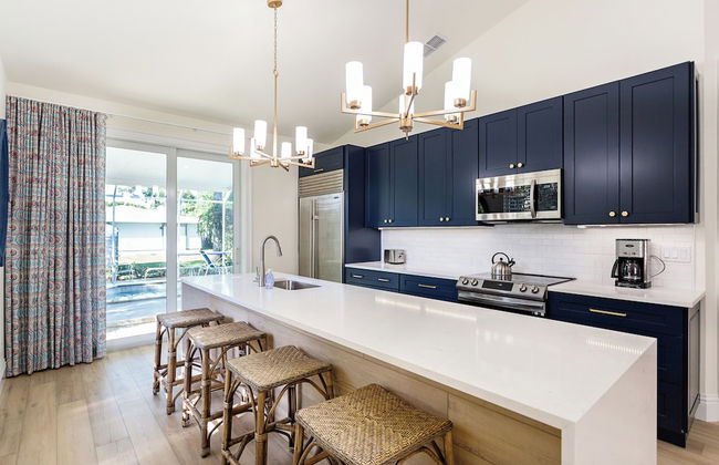 Tuscan Vacation Rental. Stylish 3-Bedroom Getaway Near Vanderbilt Beach Enjoy a Private Pool, Spacious Layout, and Modern Comforts Perfect for Families, Groups, and Pet-Friendly Stays - Photo 15
