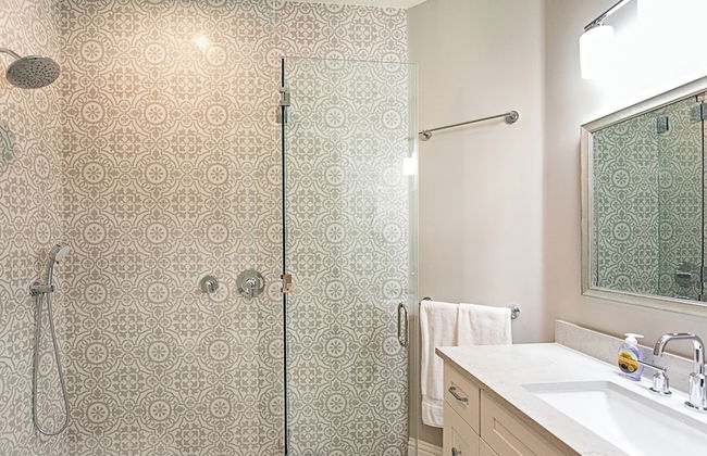 Tuscan Vacation Rental. Stylish 3-Bedroom Getaway Near Vanderbilt Beach Enjoy a Private Pool, Spacious Layout, and Modern Comforts Perfect for Families, Groups, and Pet-Friendly Stays - Photo 20